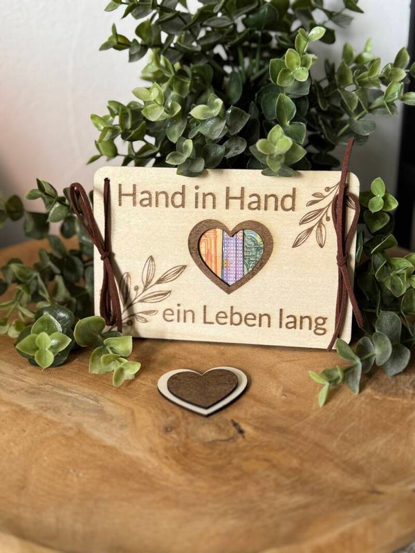 Holzkarte „Hand in Hand ein Leben lang“