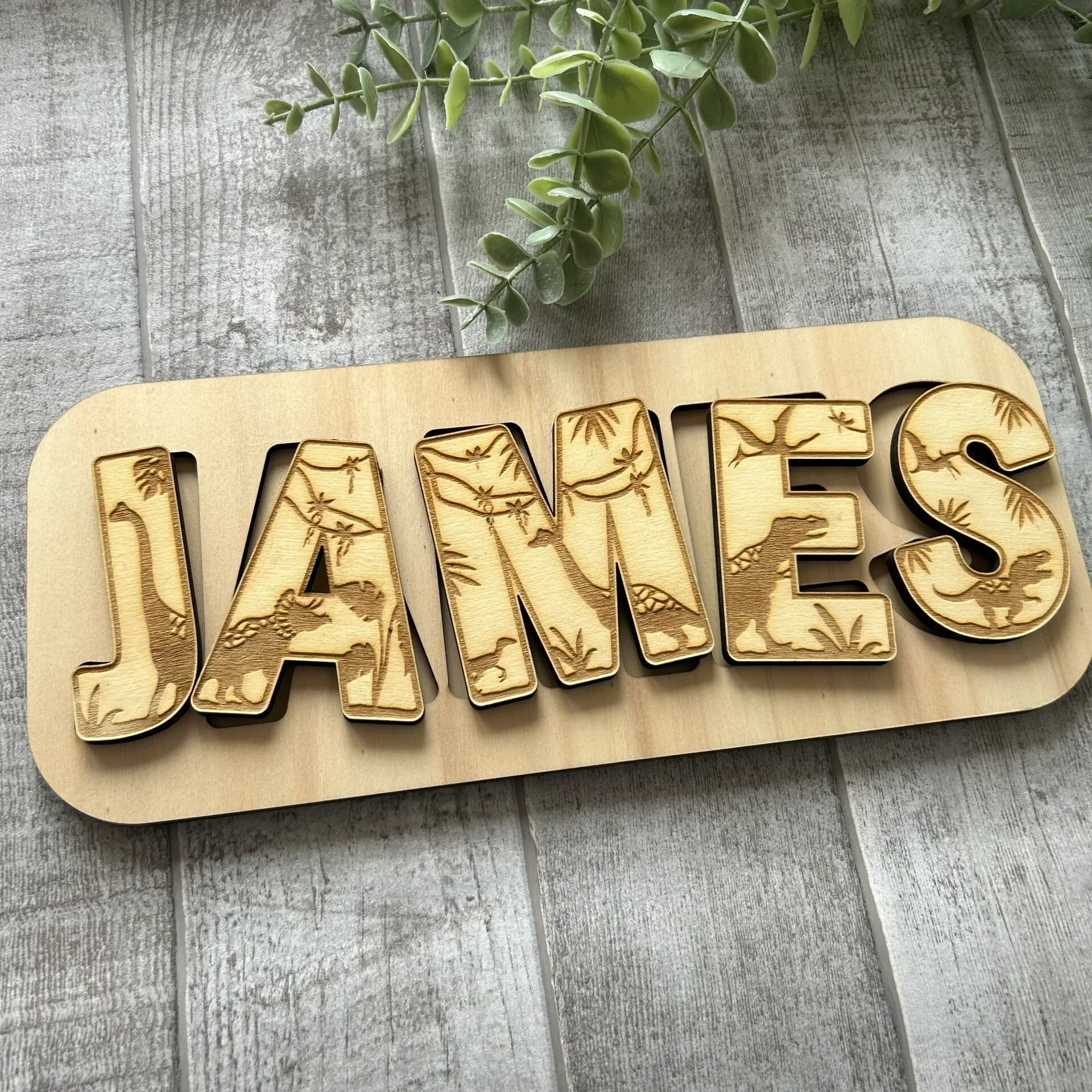 Houten naampuzzel Dinosaurus