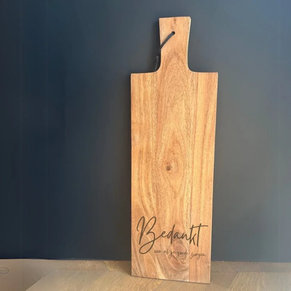 Borrelplank; Acacia Groot, Bedankt