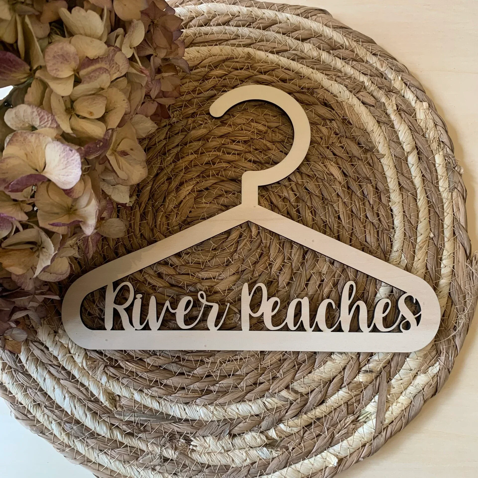 Gepersonaliseerde houten Kledinghanger basic