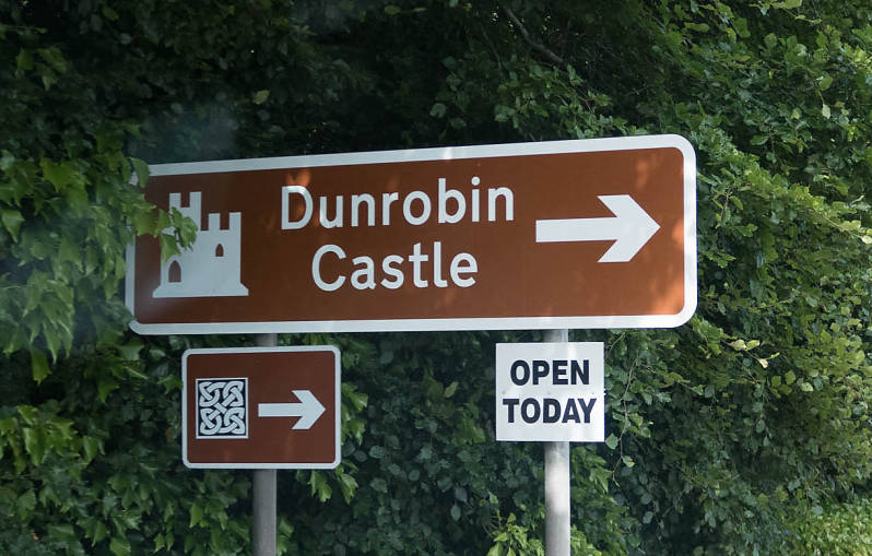 Castles. https://en.wikipedia.org/wiki/Dunrobin_Castle