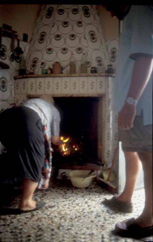 De "open haard" in de bijkeuken.