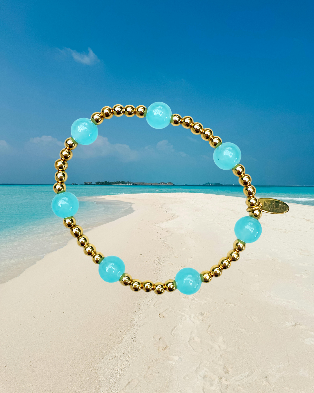 Handgemaakte groene kralenarmband van byLin, zomerse kleurtrend 2026.