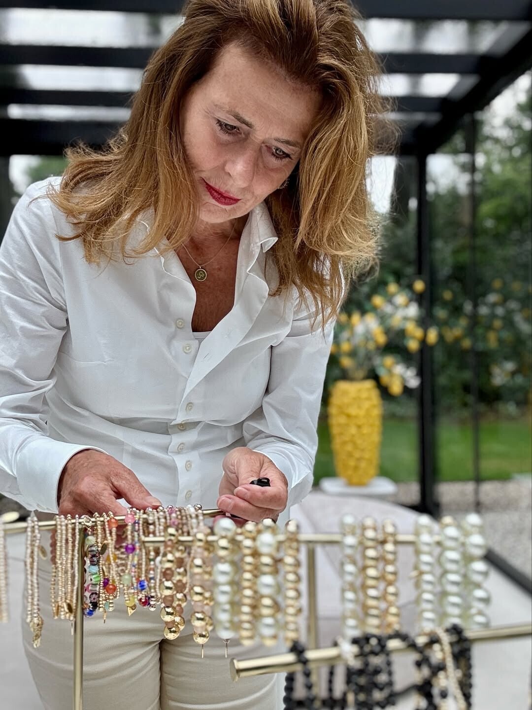 Linda Vaneker maakt armbandjes