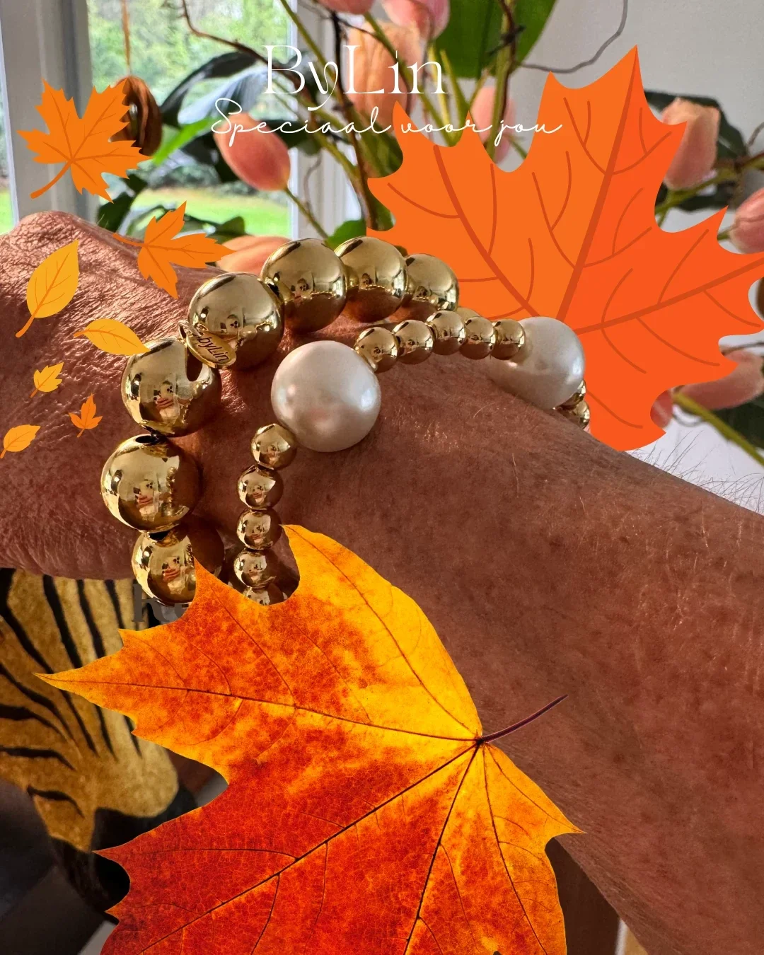 Prachtige armbanden met hele grote kralen van goud en glasparel van byLin armbanden.