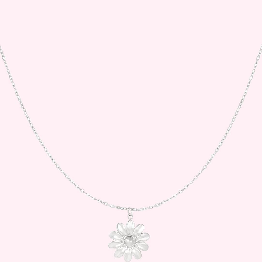 Silver Daisy Necklace