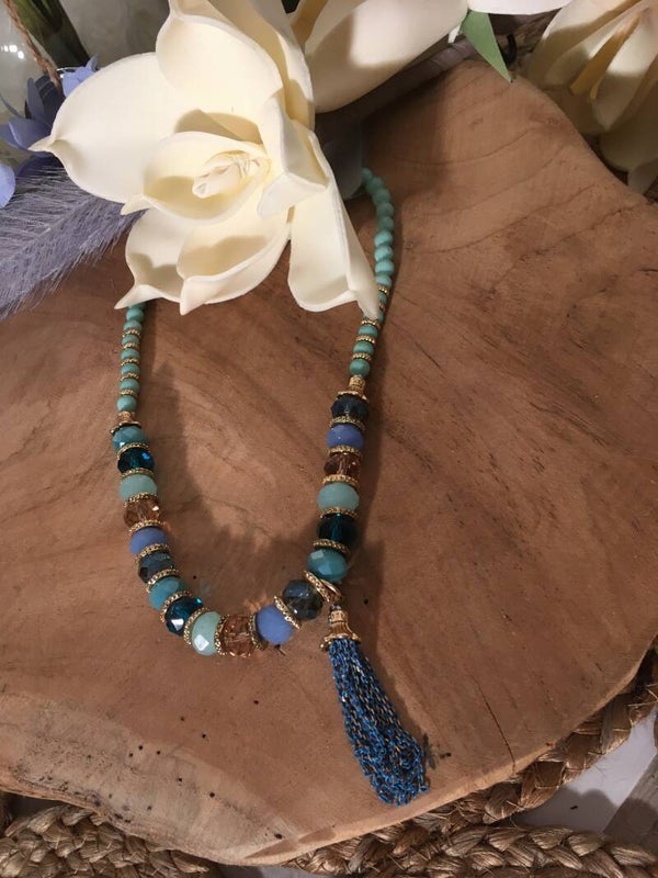Halsketting in blauwe tinten
