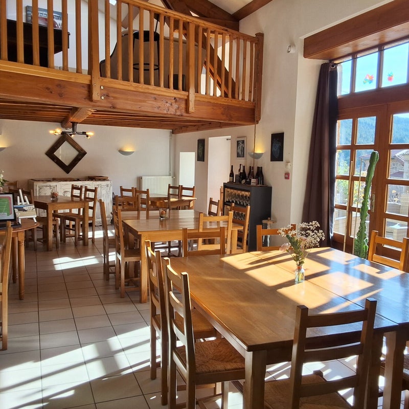 salle-resto-2-standard-qumdiv.jpg