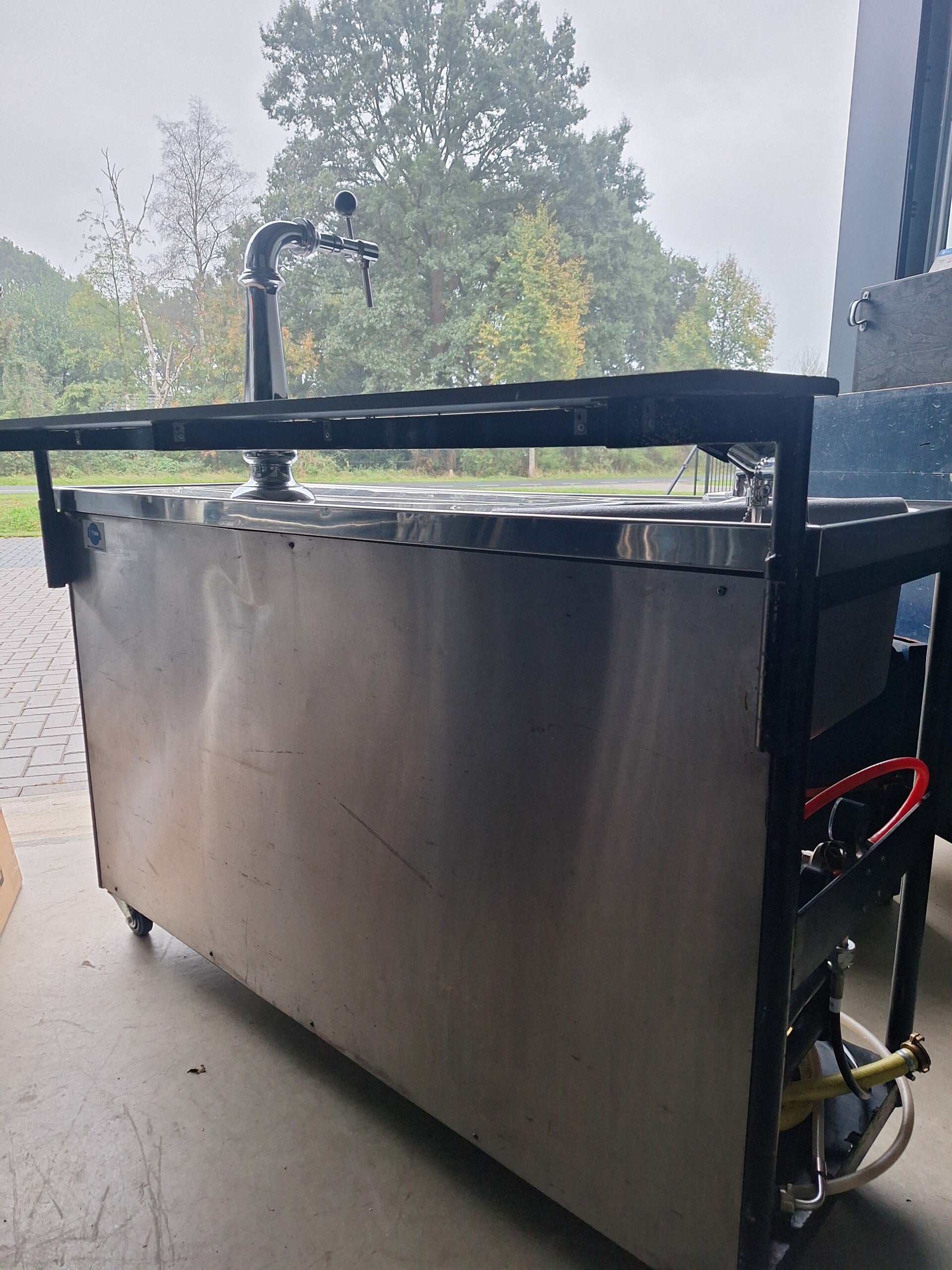 Tapinstallatie waterbad bierkoeler met spoelbak