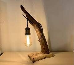 Ukrasna stolna lampa