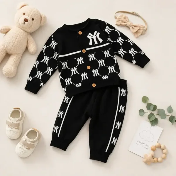🖤 2-Delige Baby Set – Black & White vanaf 18-09-2026