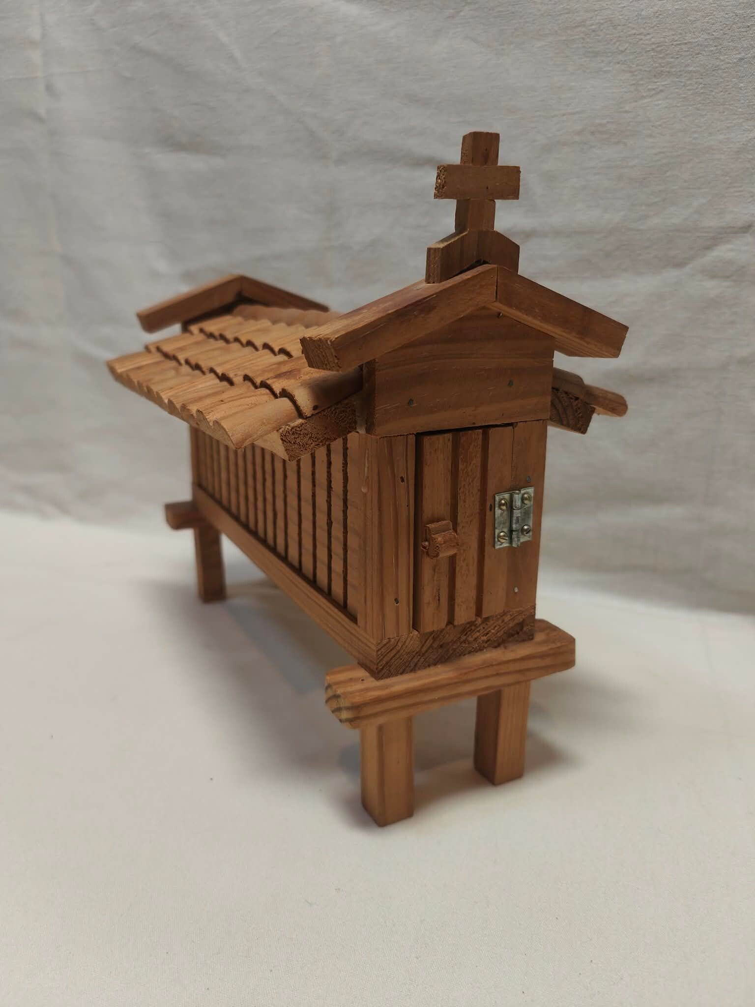Miniature en bois « Espigueiro » (grenier à grains)
