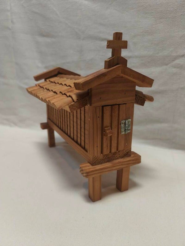 Miniature en bois « Espigueiro » (grenier à grains)