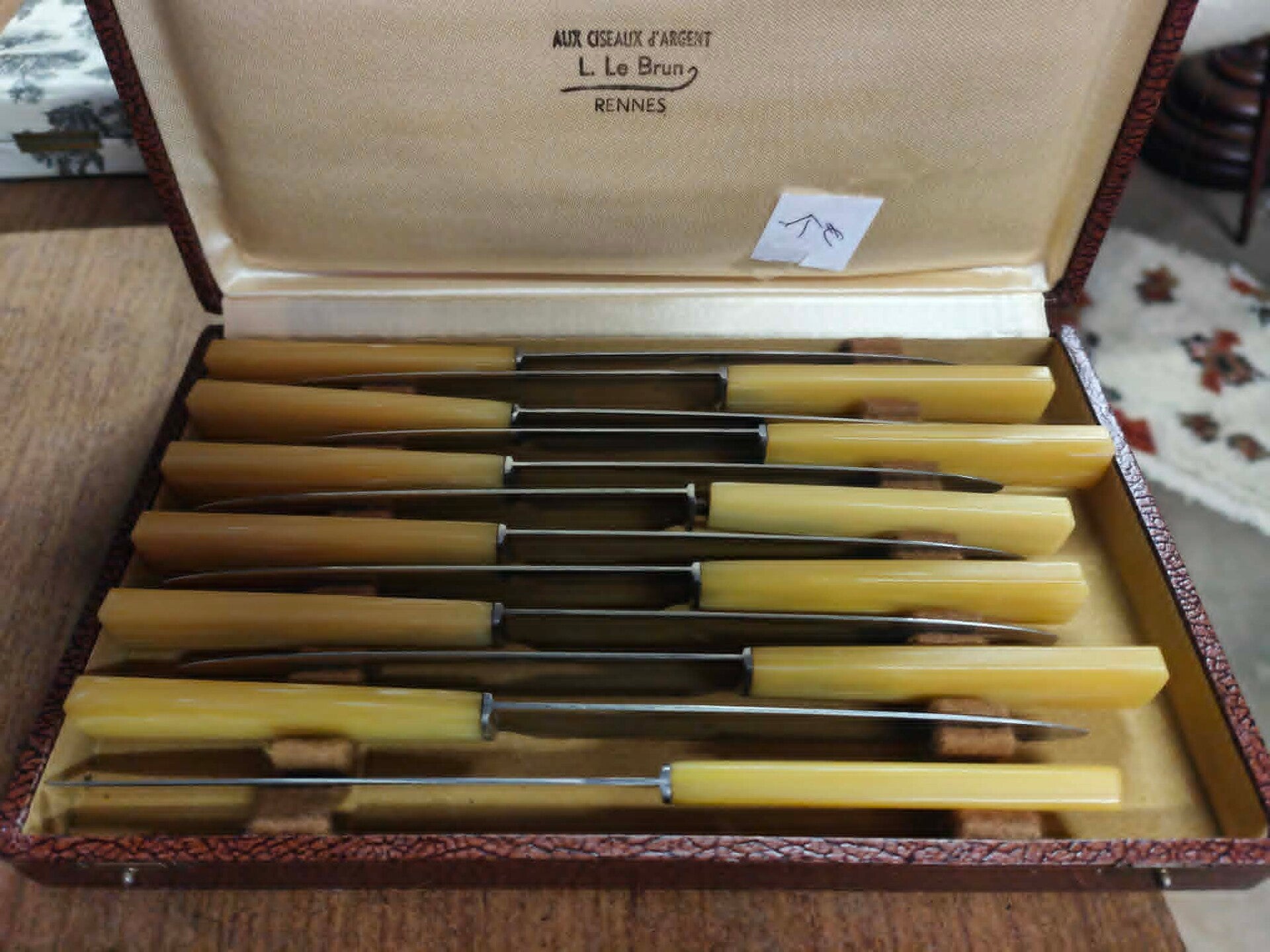 Ménagère 12 couteaux en Bakélite
