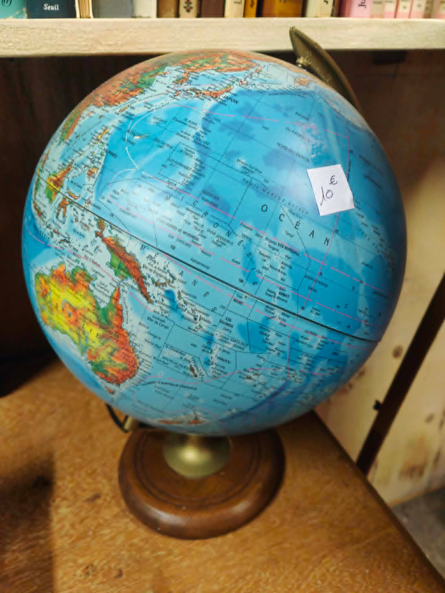 Globe terrestre lumineux
