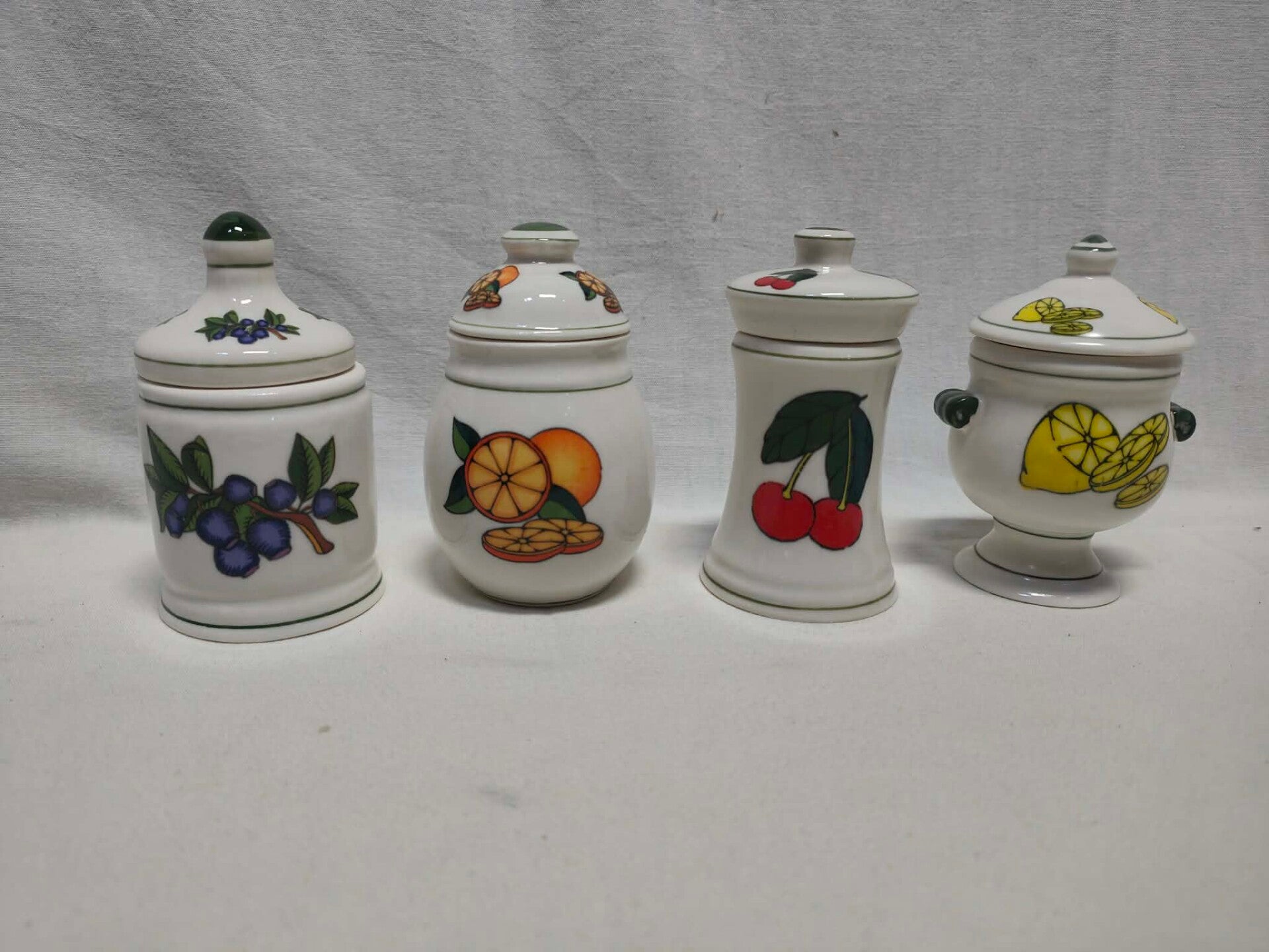 Lot de 4 pots à condiments motifs fruits