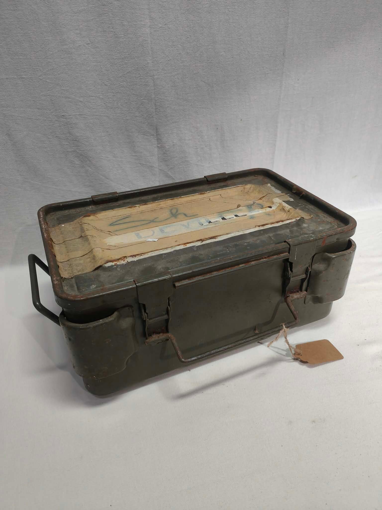 Caisse militaire pour outils