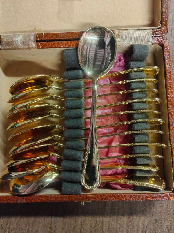 Ménagère de 12 petites cuillères