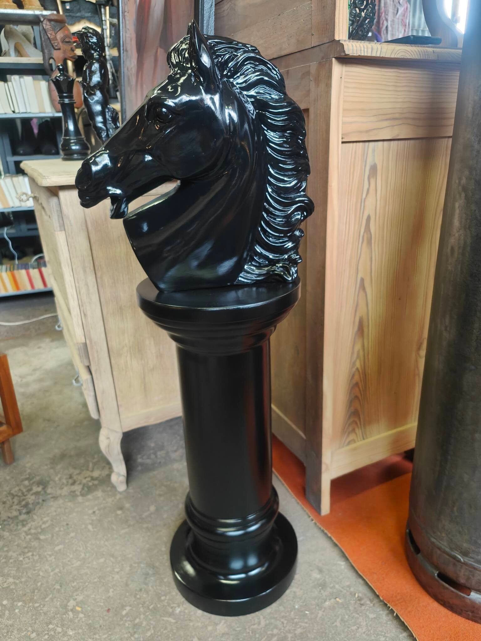 Tête de cheval avec colonne