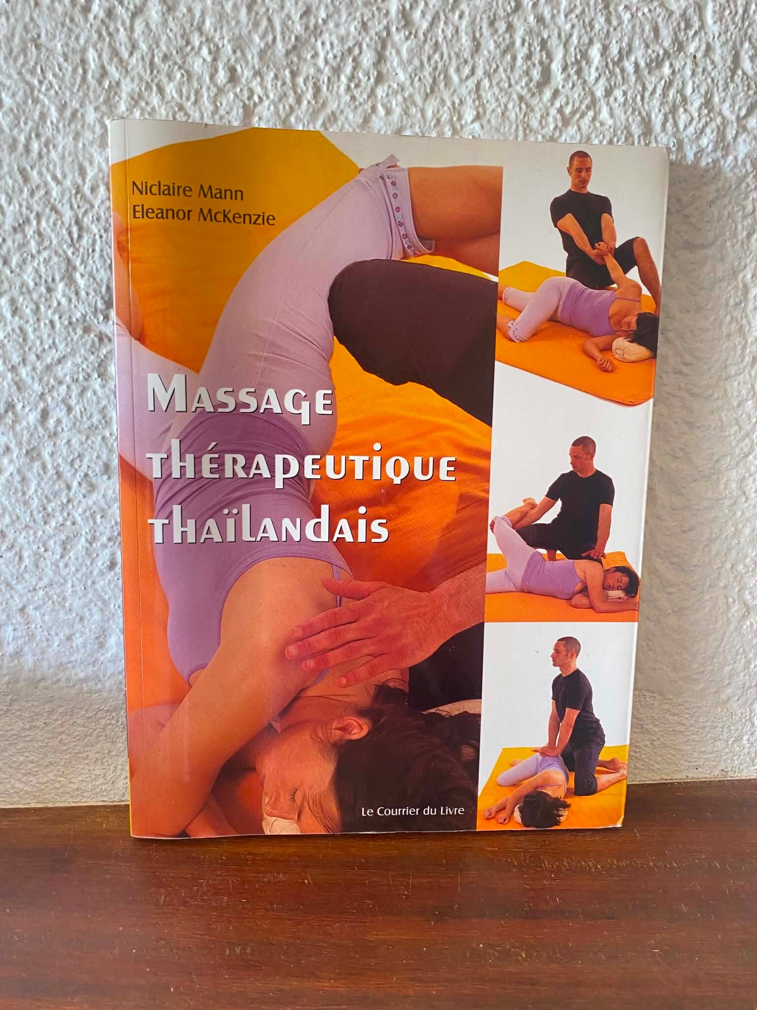 Massage thérapeutique thaïlandais — Niclaire Mann et Eleanor McKenzie