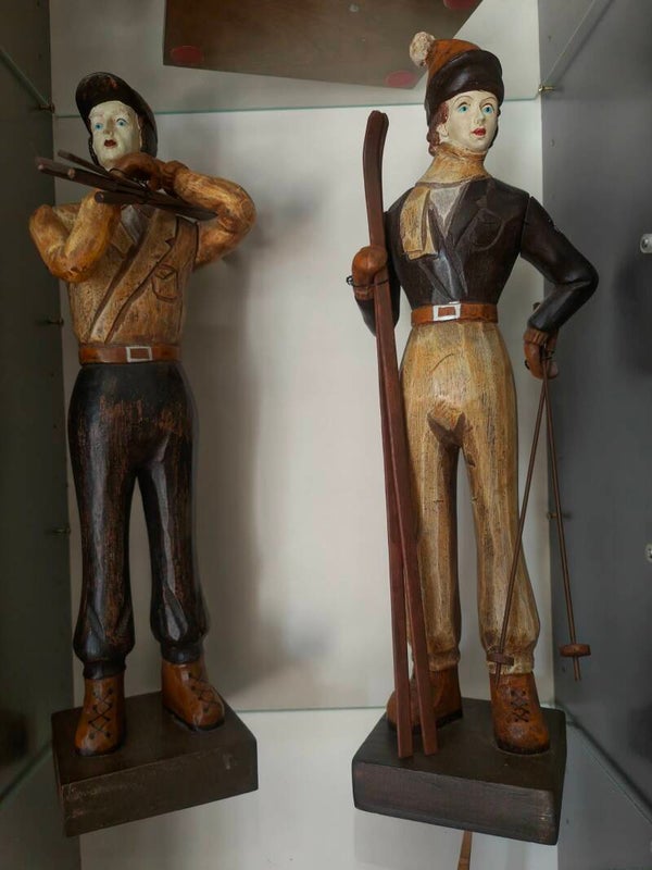 Statuettes skieurs en bois