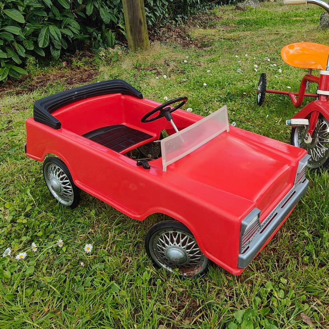Voiture à pédales vintage