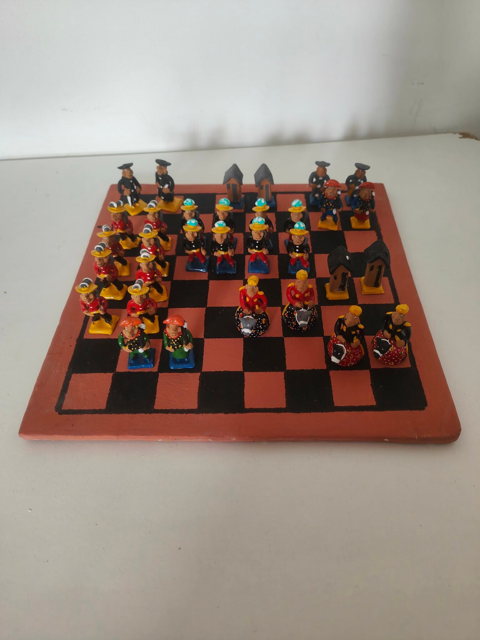 Jeu d'échec artisanal en terre cuite