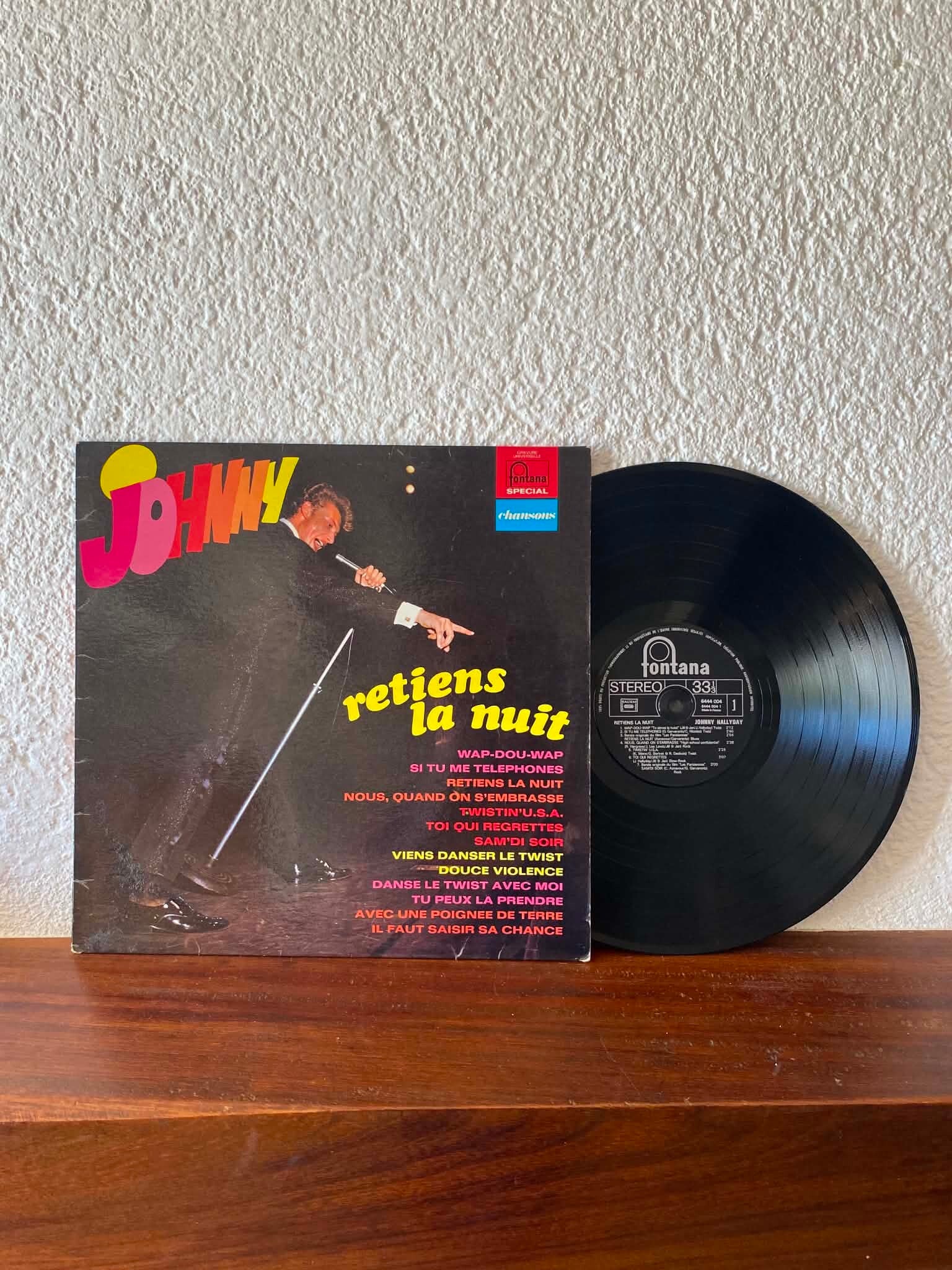Johnny (Johnny Hallyday) – Retiens la Nuit