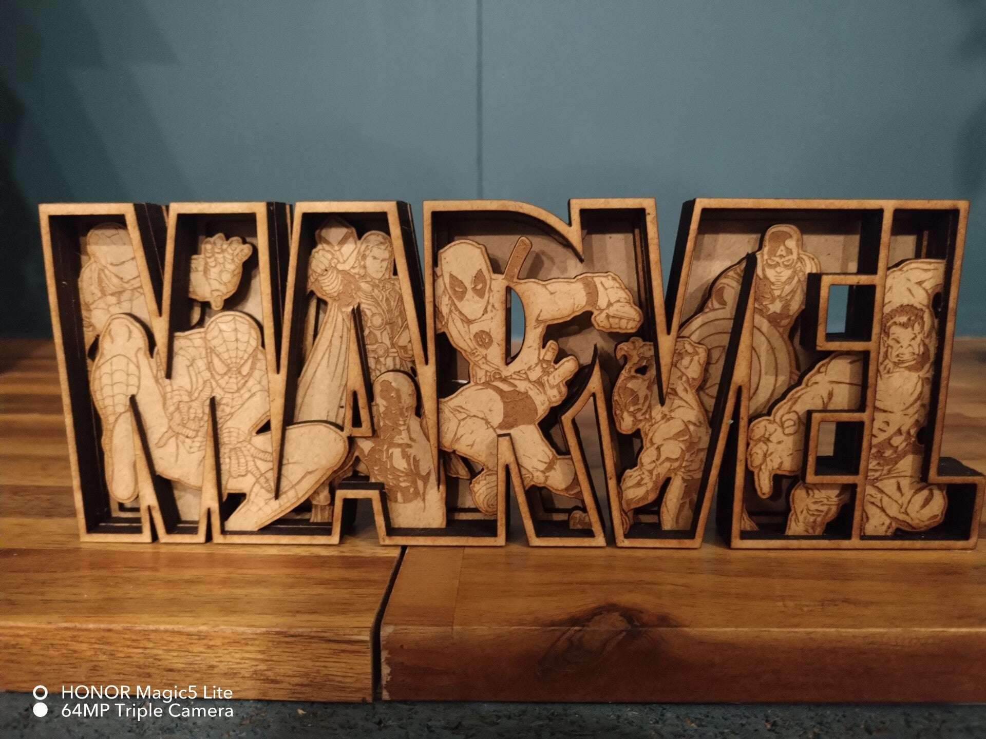 🦸‍♂️✨ Veilleuse LED en Bois – MARVEL ✨🦸‍♀️