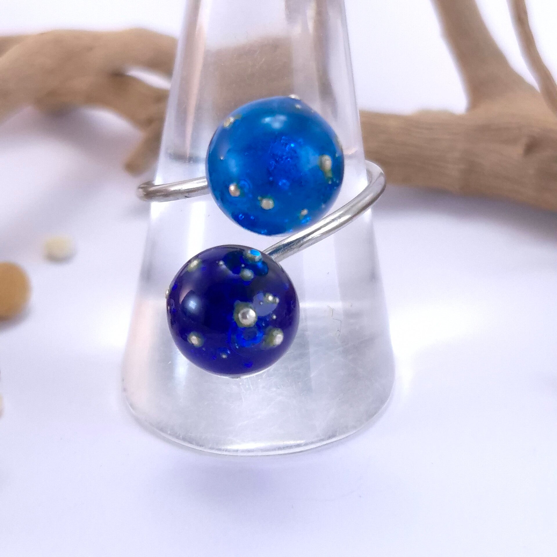 Verstelbare ring met 2 transparante glasbolletjes, blauw/turquoise