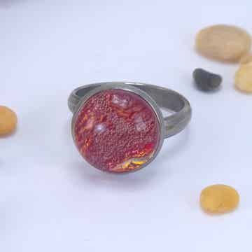 Verstelbare ring met glastop - dichroic rood-roodoranje