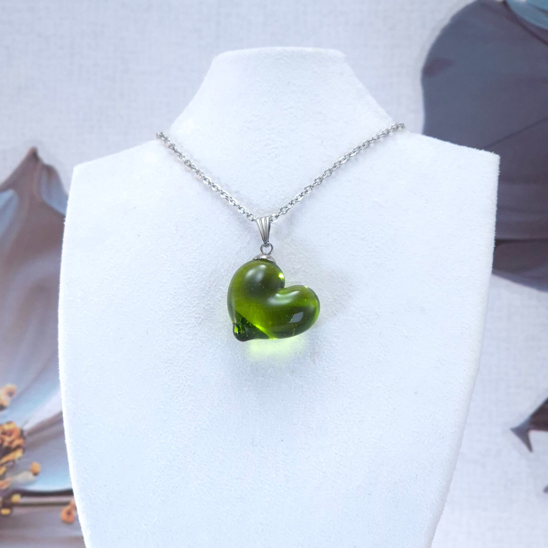 Kleine hangertjes van glas - hartvorm - meerdere kleuren