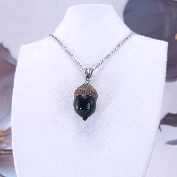 Klein hangertje van glas - eikeltje - donkergroen