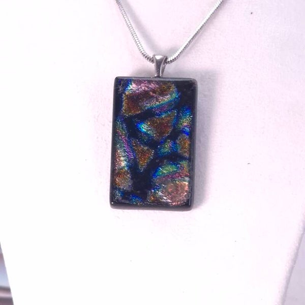 Glashanger zwart glas met multicolor dichroic glas