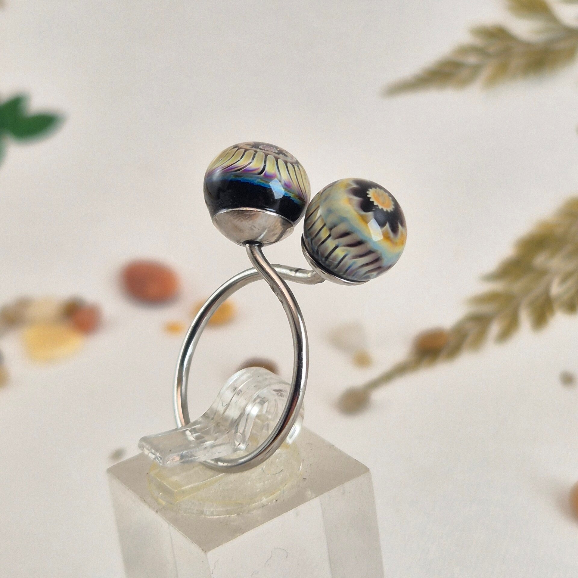 Verstelbare ring met 2 glasbolletjes, diverse kleuren
