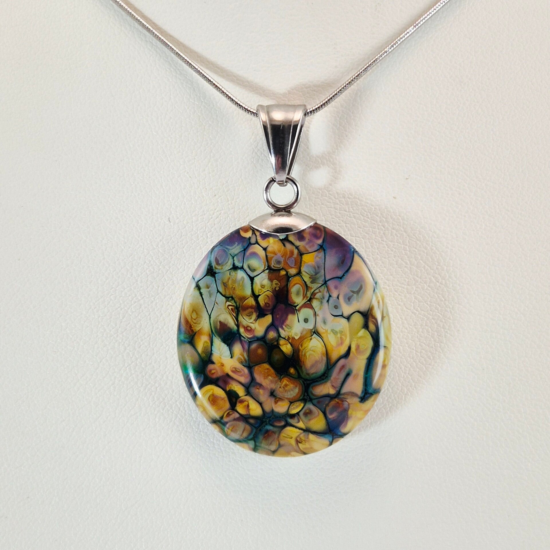 Glazen hanger met multi-color vlekpatroon