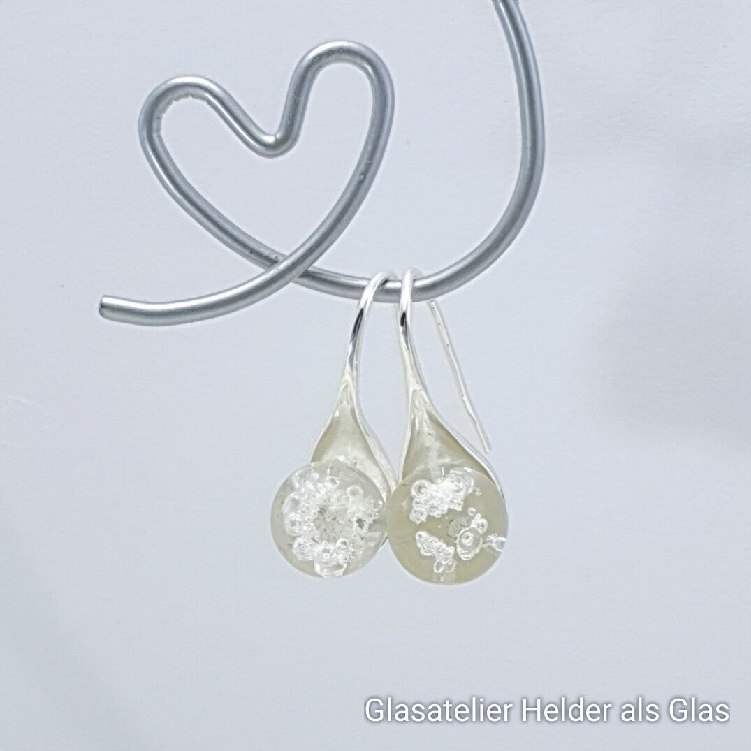 Verzilverde oorbellen met transparant heldere glasbolletjes met luchtbelletjes -Alaska