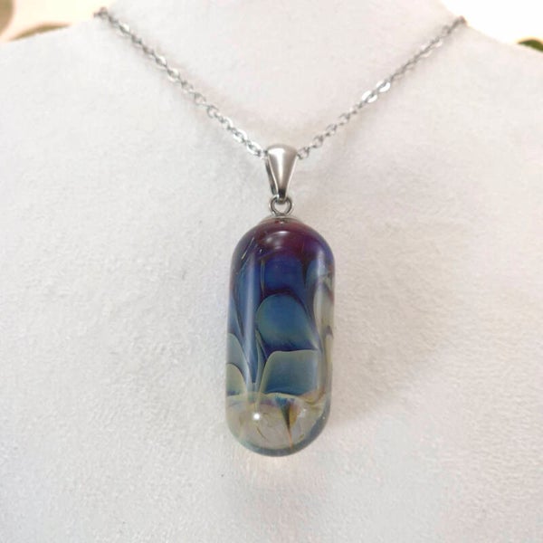 Hanger van gedeeltelijk transparant glas - blauw/licht blauw/zacht geel-groen