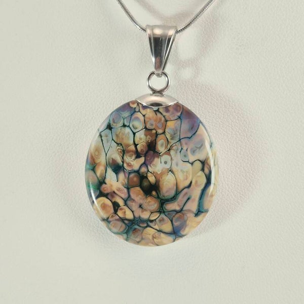 Glazen hanger met multi-color vlekpatroon