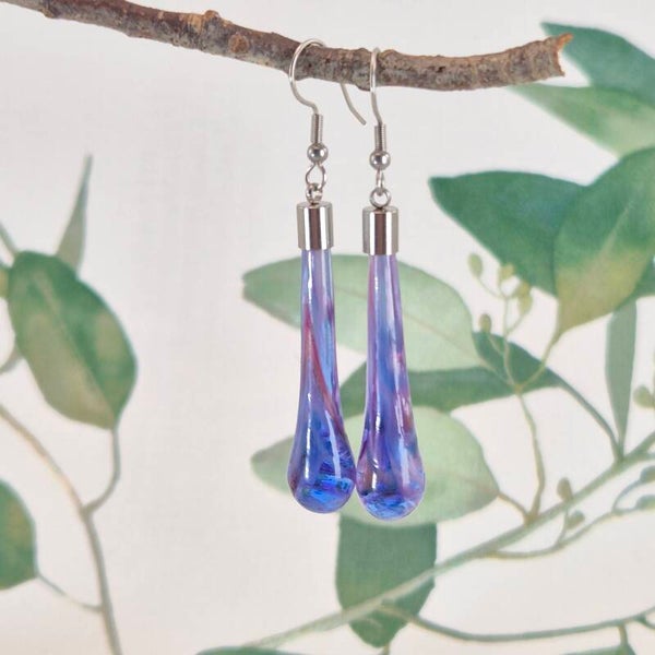 Glazen oorbellen druppelvorm - transparant blauw en rose glas
