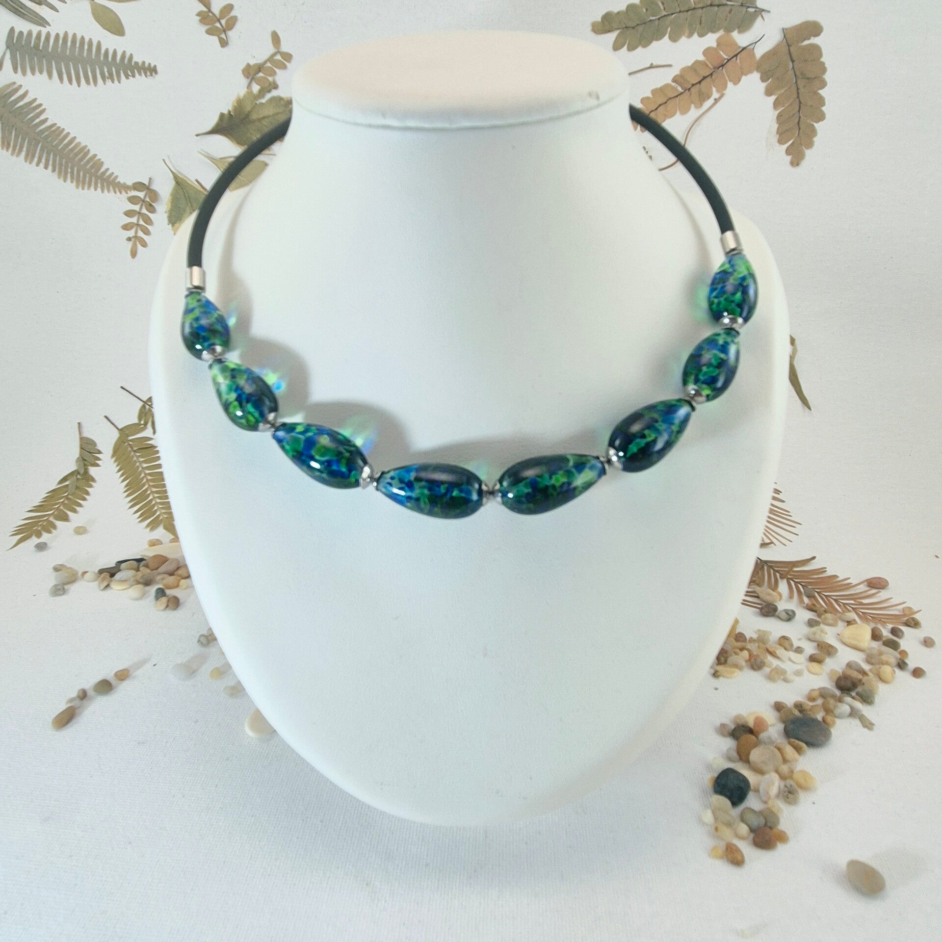 Halsketting met blauw en groene glaskralen - Ocean