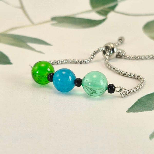 Schuifarmband met 3 transparante glaskralen, groen, turquoise, lichtgroen