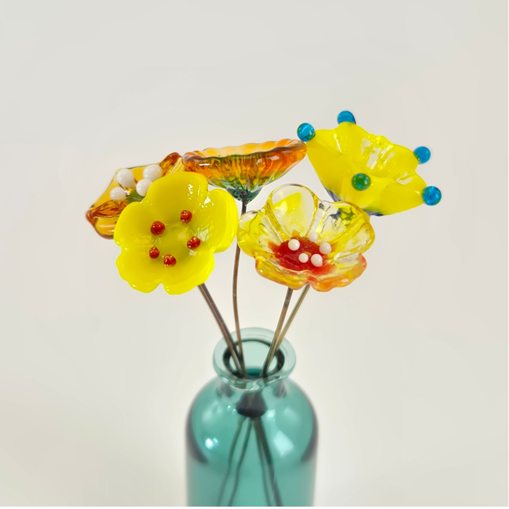 Vijf glasbloemetjes  - geel/oranje