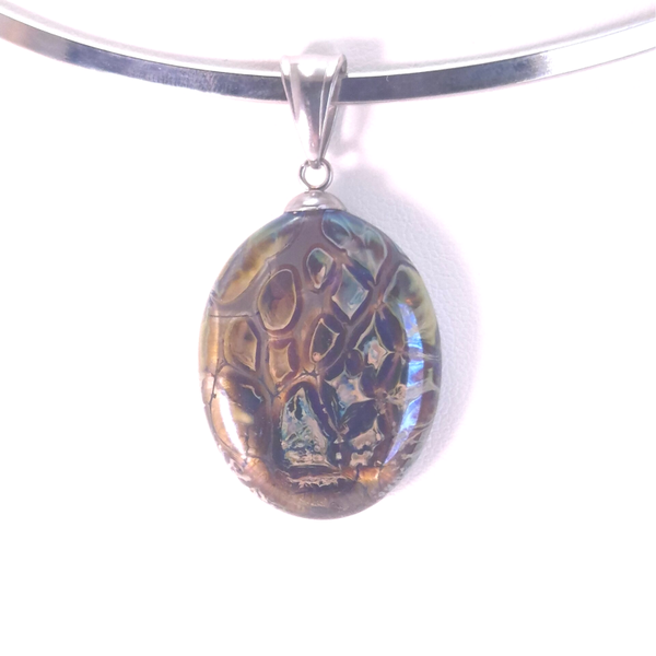 Glashanger transparant met iriserend vlekpatroon met creme/blauw/bruintinten