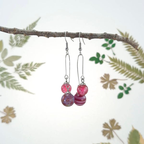 Oorbellen div met 4  glasbolletjes in diverse roze tinten