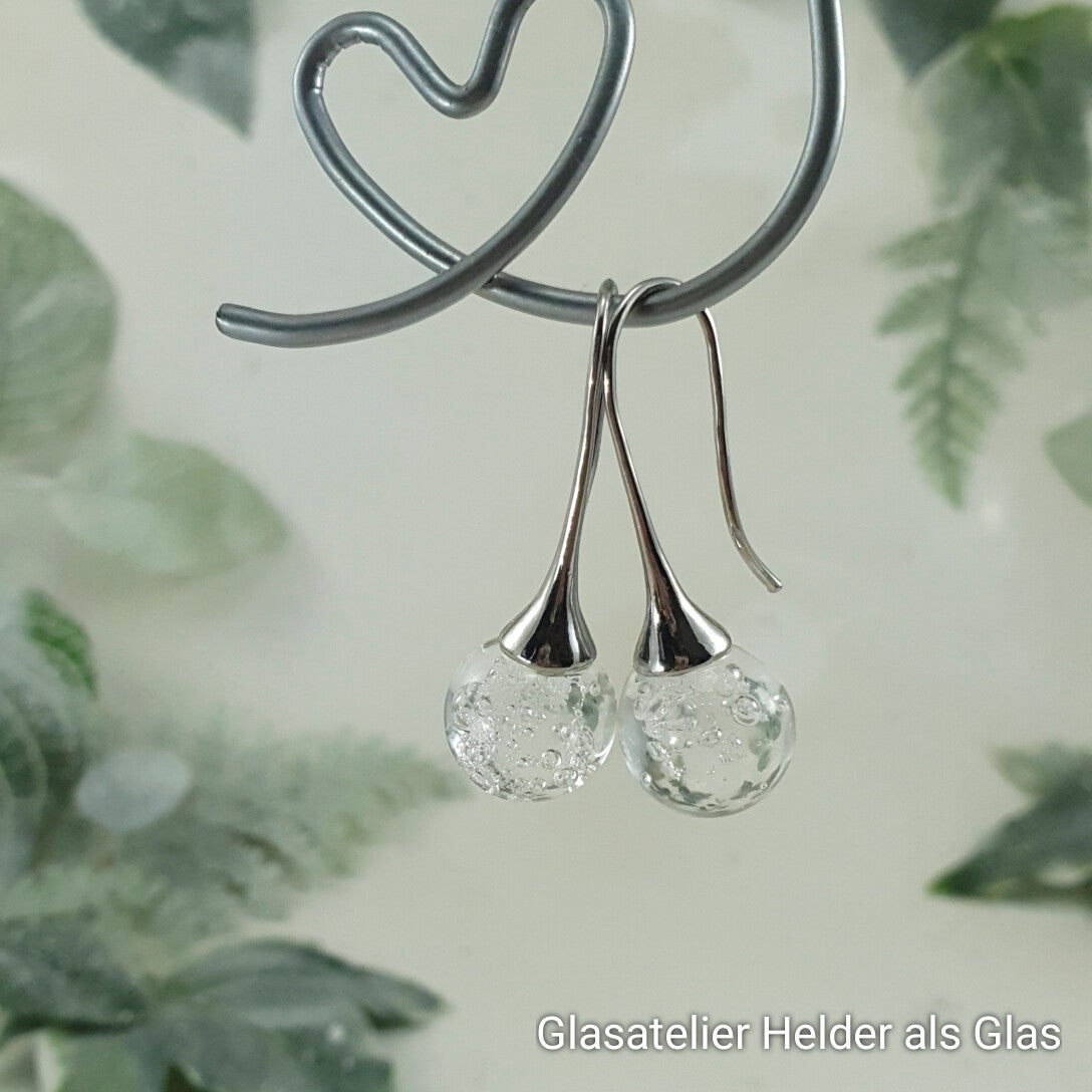 Oorbellen met transparante kleurloze bolletjes met luchtbelletjes