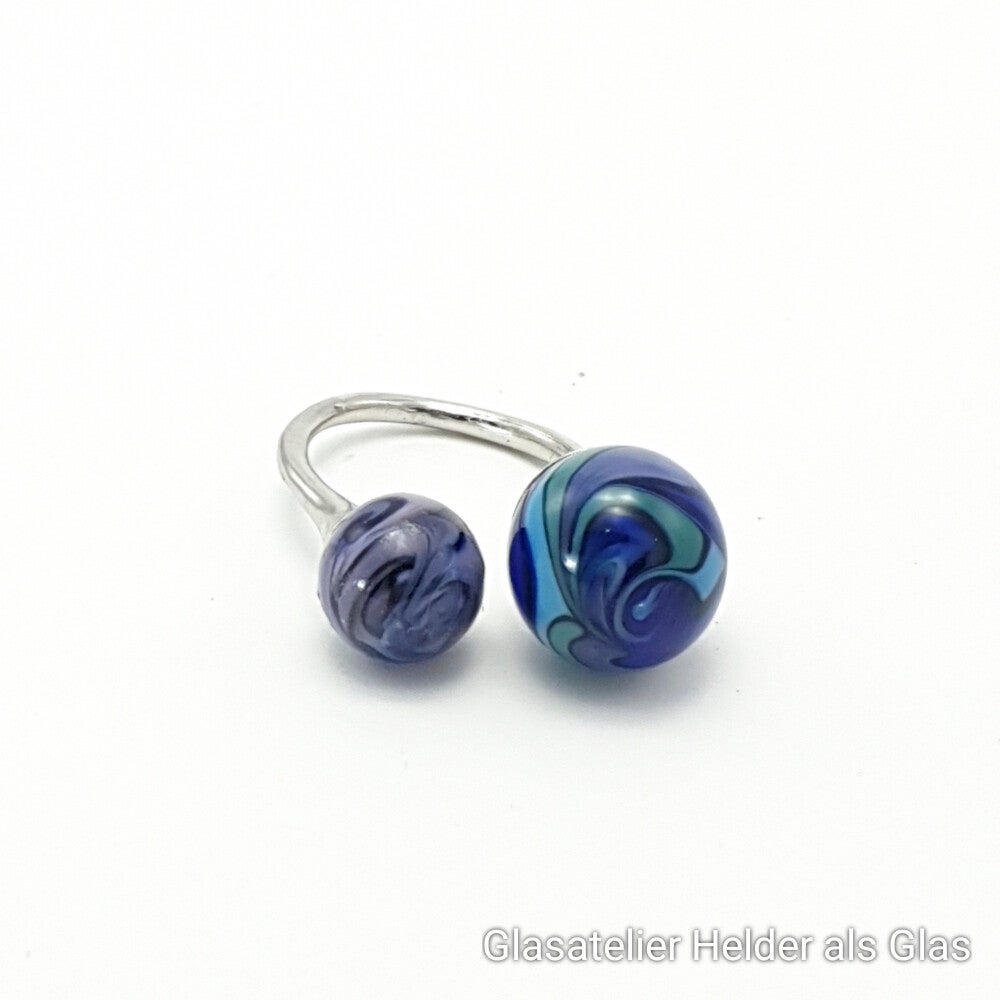 Verstelbare  ring met 2 glasbolletjes, blauw/turquoise/lila/rose