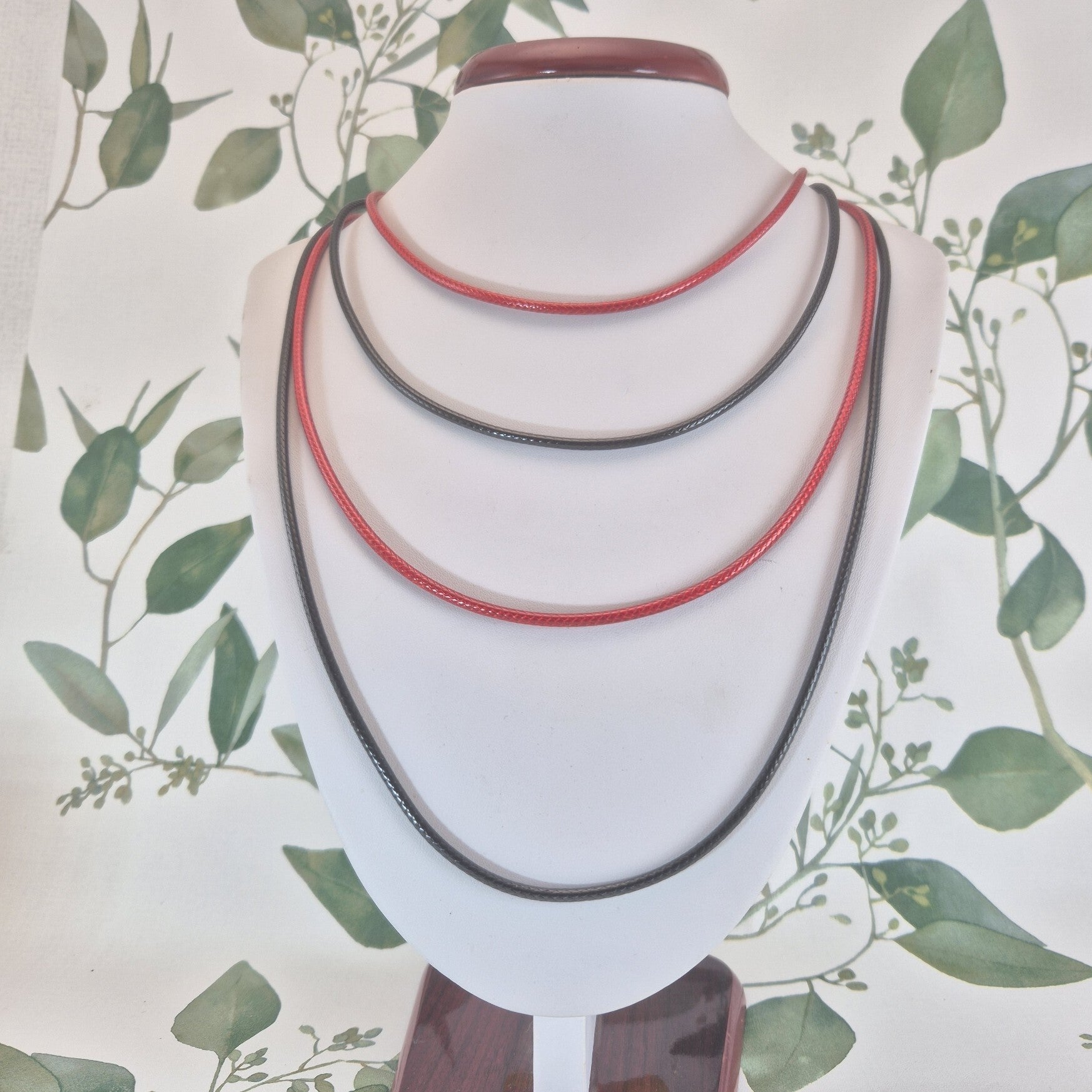 Waxcord met karabijnsluiting van edelstaal - zwart of rood