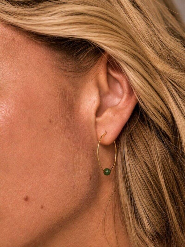 Ellen Beekmans vergulde creolen met gemstone ( Army)