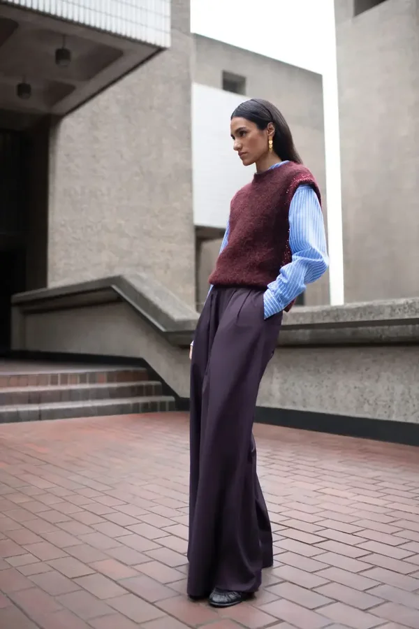 By Bar Broek SEF ( Dark Wine)